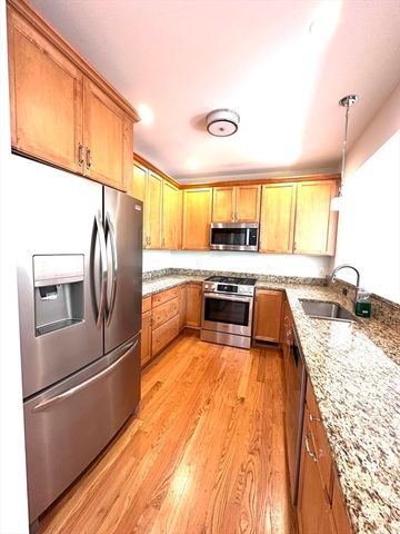 92 Johnson Woods Dr 92, Reading, MA 01867