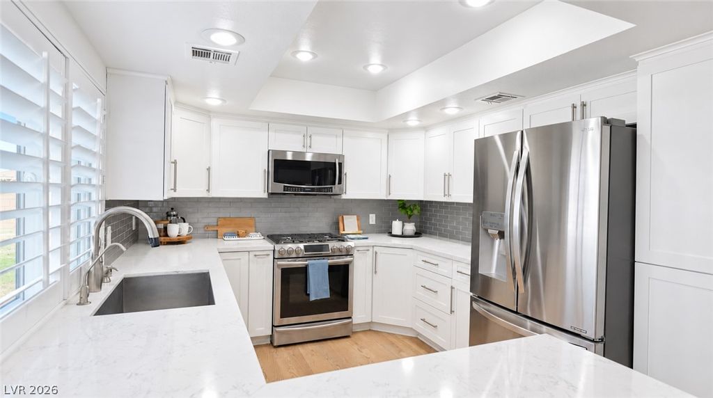802 Cherry Drive, Henderson, NV 89002 — photo 2