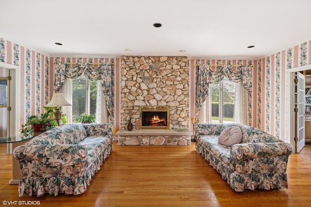 2509 Astor Court, Glenview, IL 60026