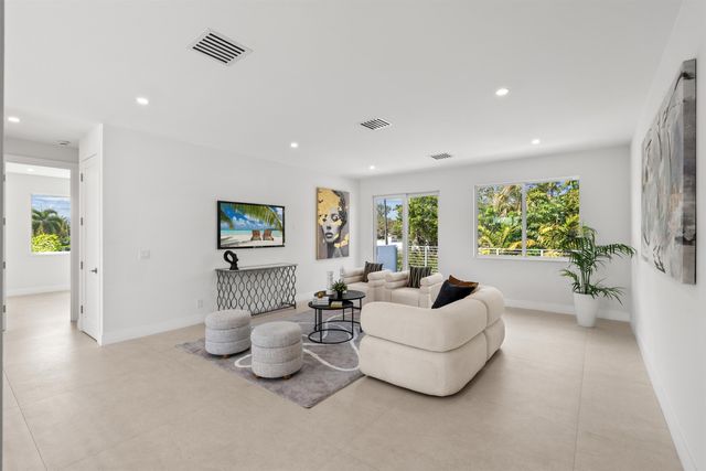 417 Lake Drive, Delray Beach, FL 33444