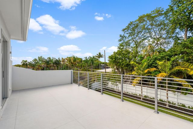 417 Lake Drive, Delray Beach, FL 33444