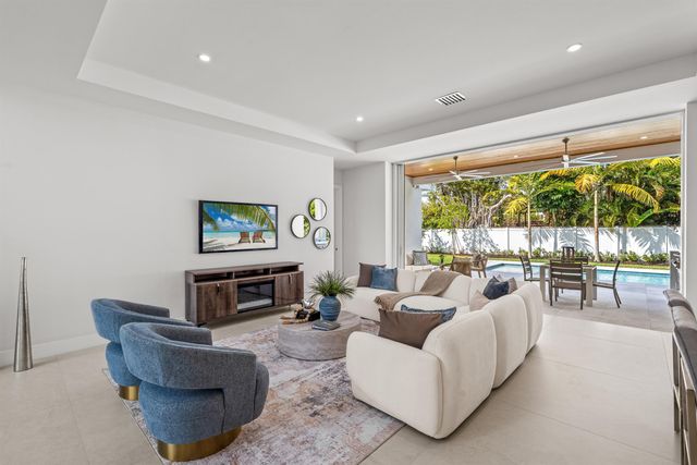 417 Lake Drive, Delray Beach, FL 33444