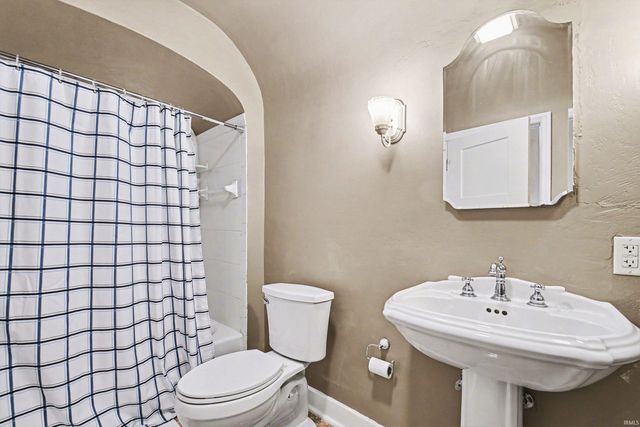 1905 E Madison Street, South Bend, IN 46617