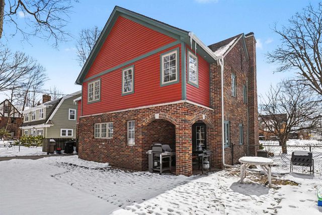 1905 E Madison Street, South Bend, IN 46617