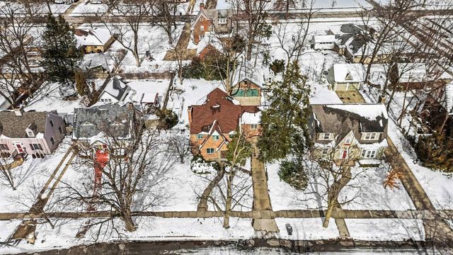 1905 E Madison Street, South Bend, IN 46617