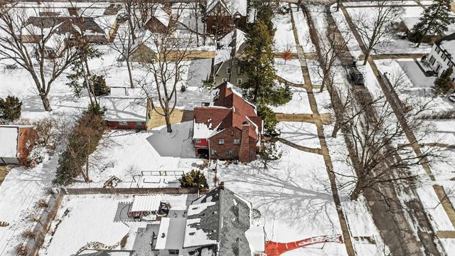 1905 E Madison Street, South Bend, IN 46617