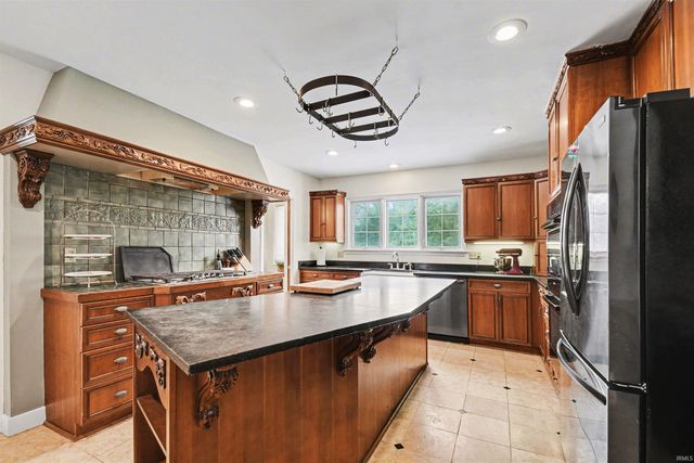 1905 E Madison Street, South Bend, IN 46617