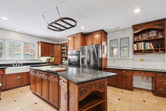 1905 E Madison Street, South Bend, IN 46617