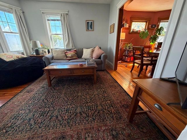 158-160 School 158, Watertown, MA 02472