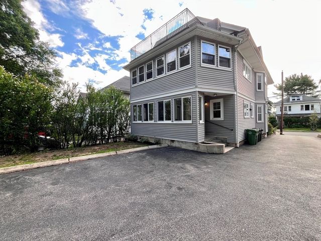 158-160 School 158, Watertown, MA 02472
