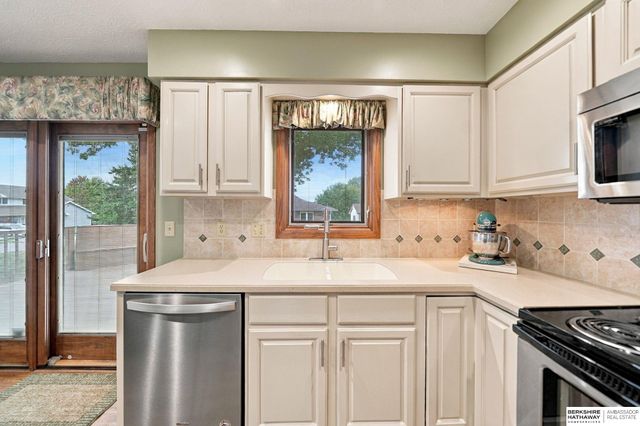 5441 S Dove Lane, Lincoln, NE 68516