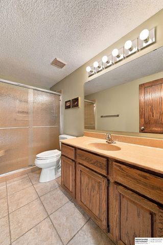5441 S Dove Lane, Lincoln, NE 68516