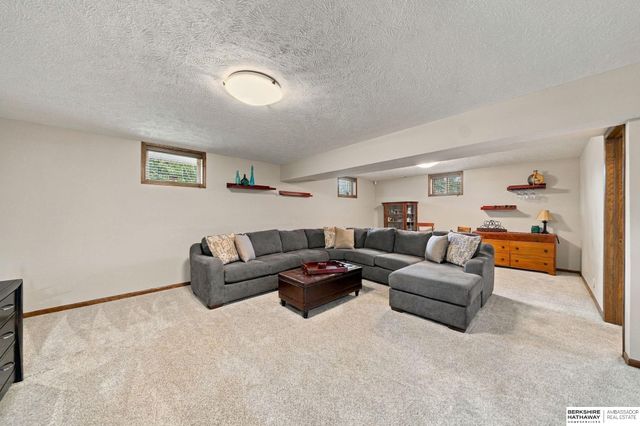 5441 S Dove Lane, Lincoln, NE 68516