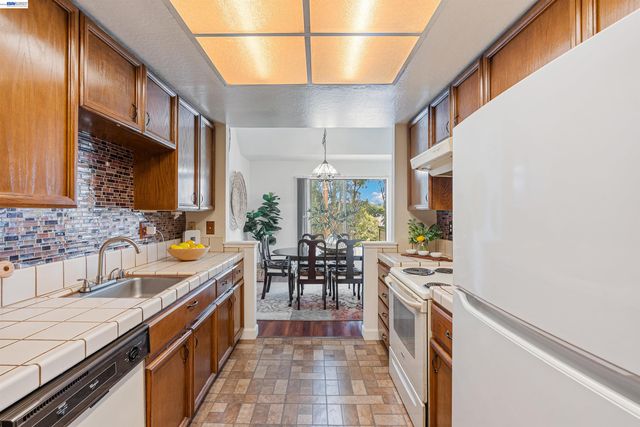 2742 East Ct, Richmond, CA 94806