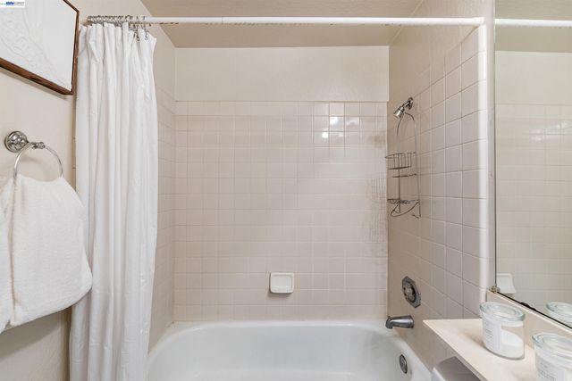 2742 East Ct, Richmond, CA 94806