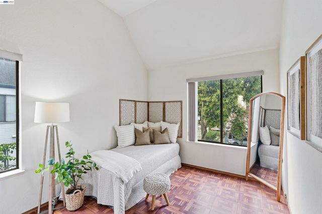 2742 East Ct, Richmond, CA 94806