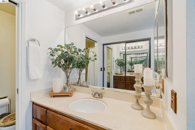 2742 East Ct, Richmond, CA 94806