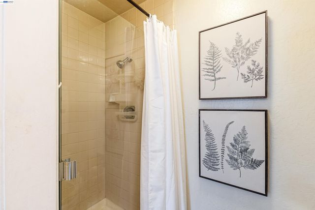 2742 East Ct, Richmond, CA 94806