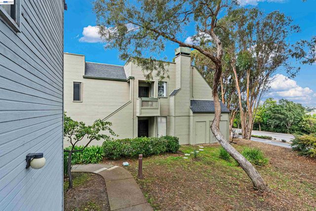 2742 East Ct, Richmond, CA 94806