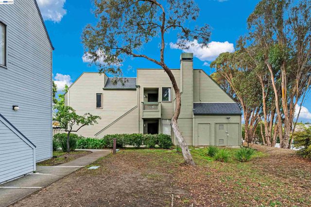 2742 East Ct, Richmond, CA 94806