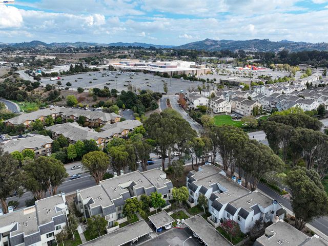 2742 East Ct, Richmond, CA 94806