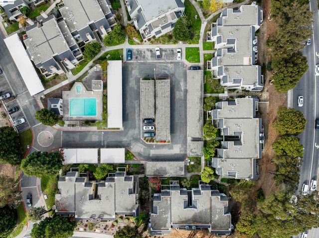 2742 East Ct, Richmond, CA 94806