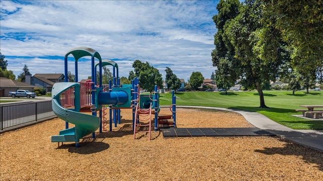 253 W Shasta Ave, Ripon, CA 95366