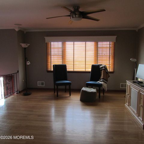 31 Pine Street, Keyport, NJ 07735