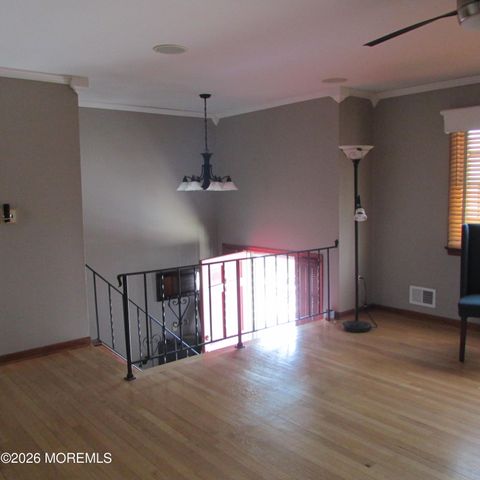 31 Pine Street, Keyport, NJ 07735