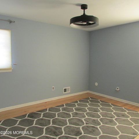 31 Pine Street, Keyport, NJ 07735