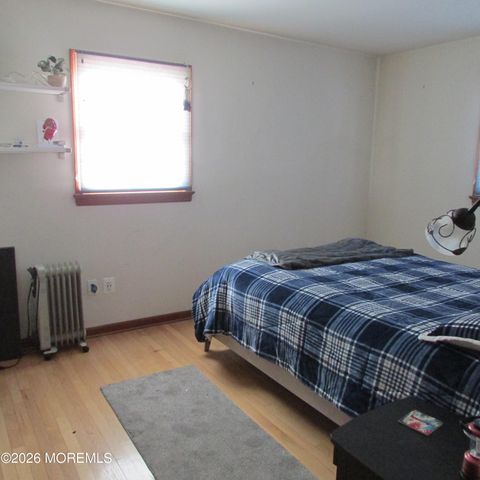 31 Pine Street, Keyport, NJ 07735