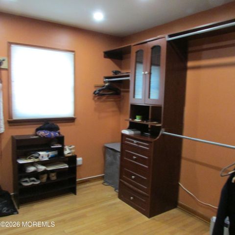 31 Pine Street, Keyport, NJ 07735