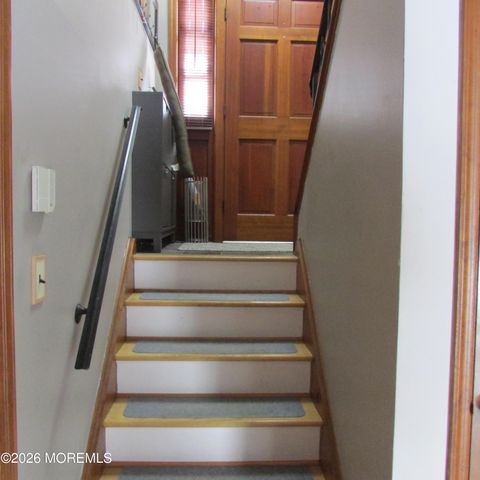 31 Pine Street, Keyport, NJ 07735