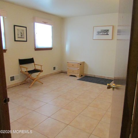 31 Pine Street, Keyport, NJ 07735