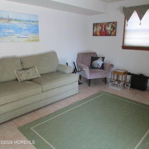 31 Pine Street, Keyport, NJ 07735