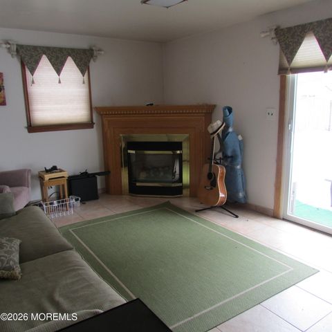 31 Pine Street, Keyport, NJ 07735