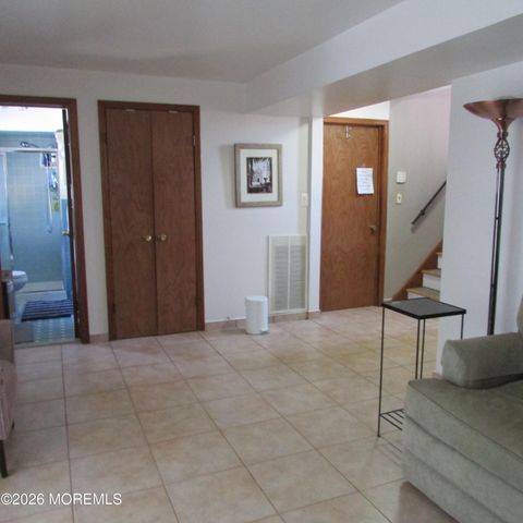 31 Pine Street, Keyport, NJ 07735