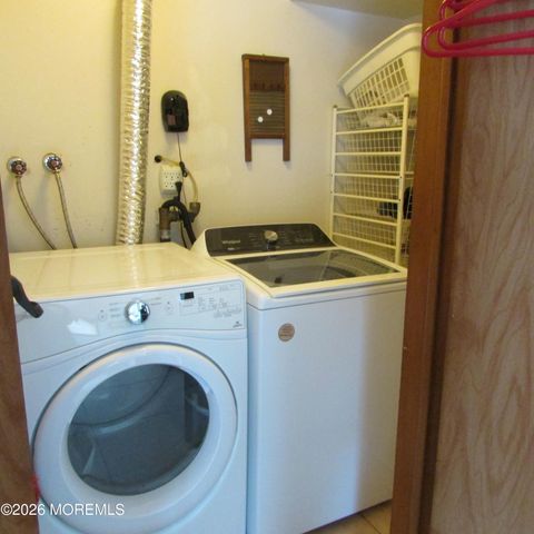 31 Pine Street, Keyport, NJ 07735