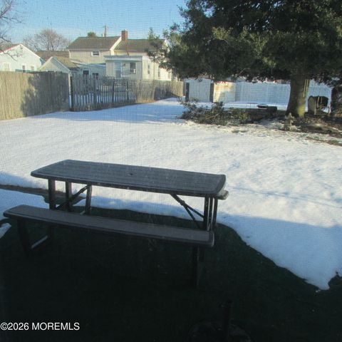 31 Pine Street, Keyport, NJ 07735