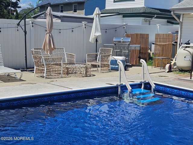 31 Pine Street, Keyport, NJ 07735