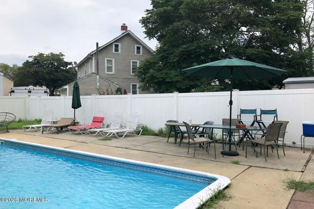 31 Pine Street, Keyport, NJ 07735