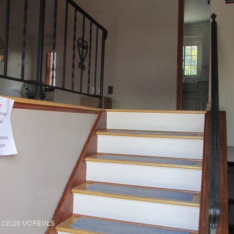 31 Pine Street, Keyport, NJ 07735