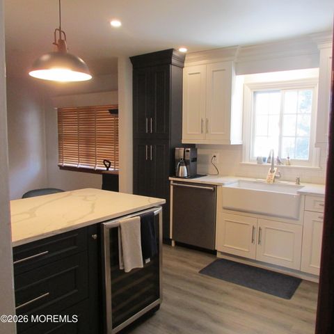 31 Pine Street, Keyport, NJ 07735