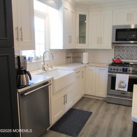 31 Pine Street, Keyport, NJ 07735