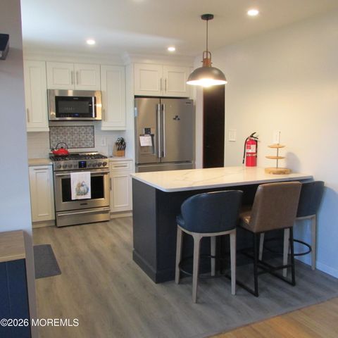 31 Pine Street, Keyport, NJ 07735