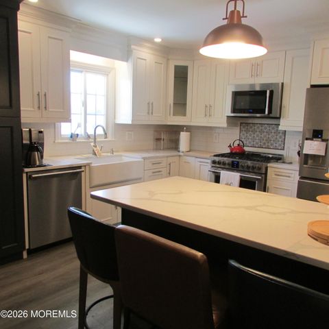 31 Pine Street, Keyport, NJ 07735