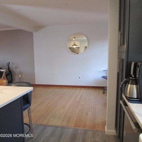 31 Pine Street, Keyport, NJ 07735