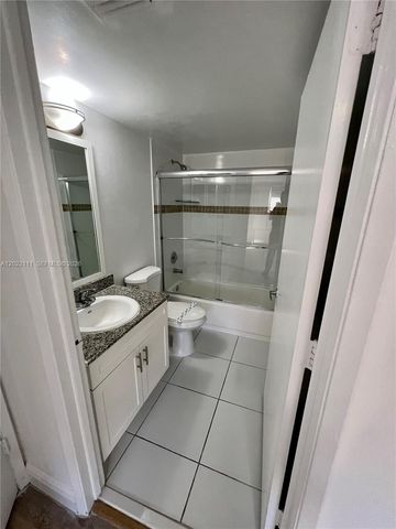9591 Fontainebleau Blvd 514, Miami, FL 33172