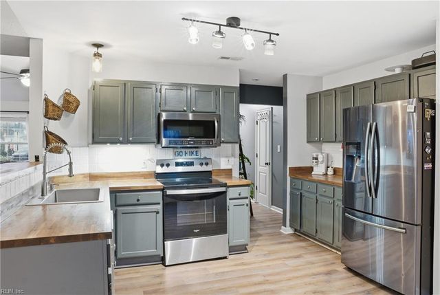 3714 Bridlepath LN, Suffolk, VA 23435