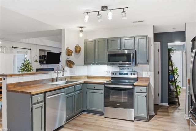 3714 Bridlepath LN, Suffolk, VA 23435